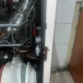 Vestel Bulaşık Makinesinde Paslanma Ve Elektrik Çarpması Garanti İhlali