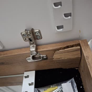 Kırık Takı Dolabı Ve İade Sürecindeki Karışıklık