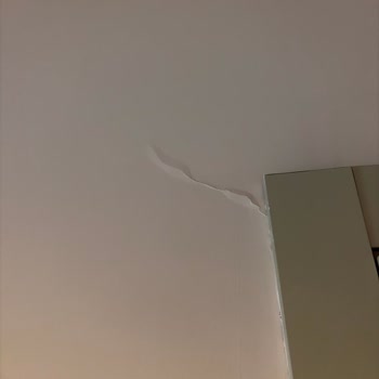 Dairenin Çatlakları Ve Çalışmayan Güvenlik Kameraları