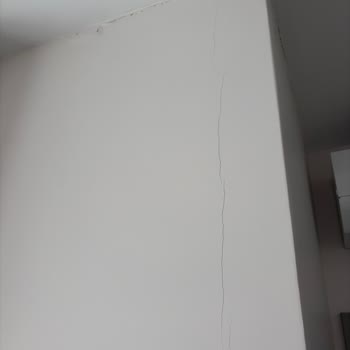 Dairenin Çatlakları Ve Çalışmayan Güvenlik Kameraları