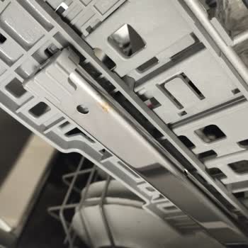 Garanti Süresindeki Arçelik Bulaşık Makinesinde Paslanan Raylar Ve Çözüm Bulamayan Servis