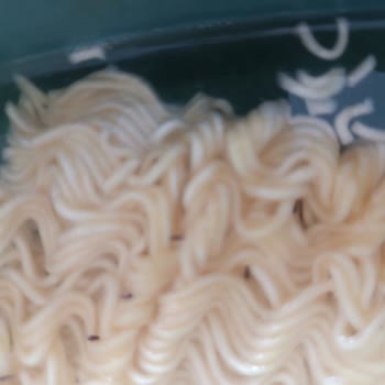İndomie Noodle Paketinde Böcek Tespiti