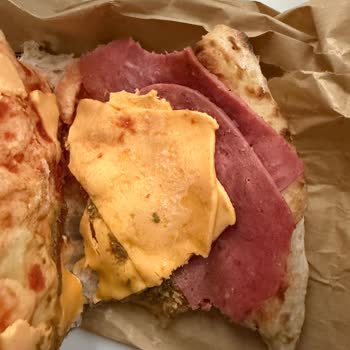 Gloria Jean's Coffees Soğuk Sandviç Ve Pipetsiz Latte: Tekrarlanan Özensiz Servis