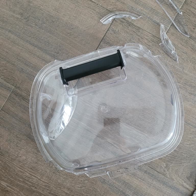 Hoover Kurutma Makinesinin Su Haznesi Açılışta Kırıldı, Ücretsiz Değişim Talebi