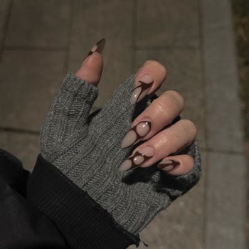 Randevu Gecikmesi, Yanlış Nail Art Ve Tırnak Yaralanmasıyla Aşırı Ücret