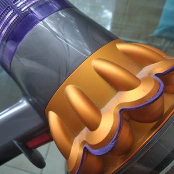 Dyson V15 Süpürgenin Filtre Parçasındaki Plastik Tabakaların Çıkması