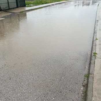 Çamlıtepe Mahallesi Öğretmenler Caddesi'nde Su Birikintisi Ve Drenaj Çözümü Talebi