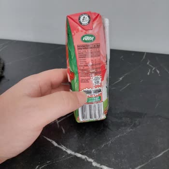 Şişen Ve Bozuk Çilekli Süt: İnceleme Ve Değişim Talebi