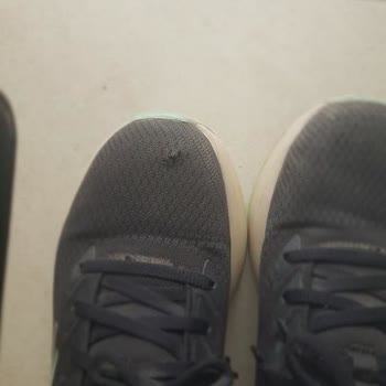 Az Kullanımda Delinen Skechers Ayakkabısı İçin Üretim Hatası İadesi Talebi