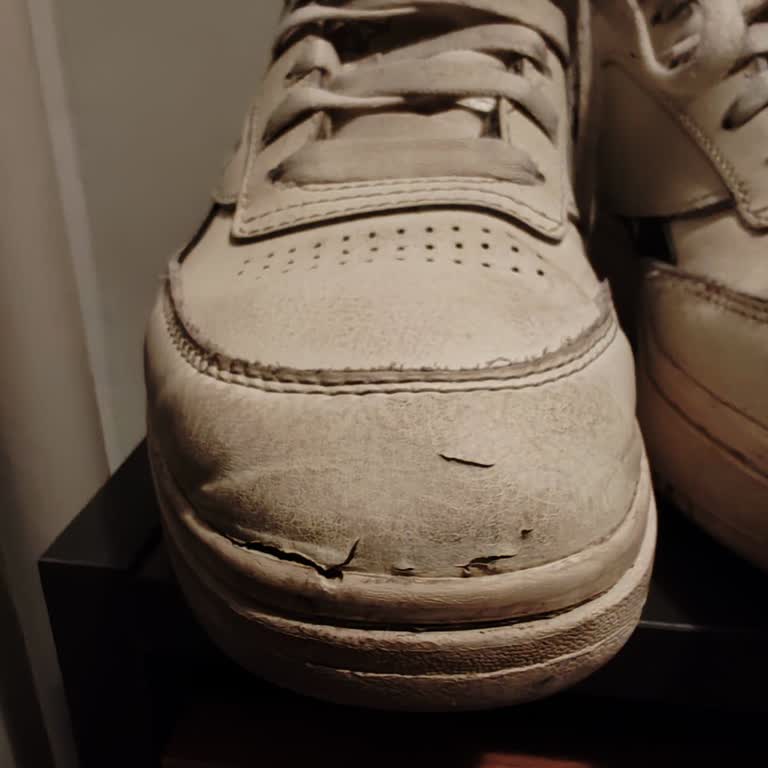 Boyner'de Reebok Ayakkabısının Üç Ayda Deri Çatlaması Kullanıcı Hatası Olarak Reddedildi