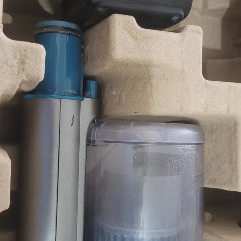 Philips Dikey Süpürge İçeride Biriken Kirlerin Dışarı Dökülmesi Ve Çözüm Bulunamaması