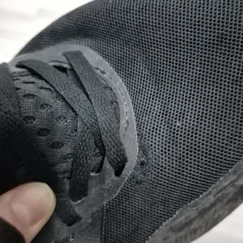 İki Ay İçinde Bez Ayakkabının Yırtılması Ve Mağazanın Değişim Reddi