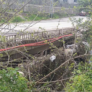 Hatay Defne'de Açıkta Kalan Kablolar Çocuk Güvenliğini Tehdit Ediyor