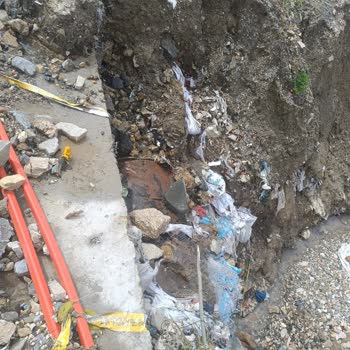 Hatay Defne'de Açıkta Kalan Kablolar Çocuk Güvenliğini Tehdit Ediyor