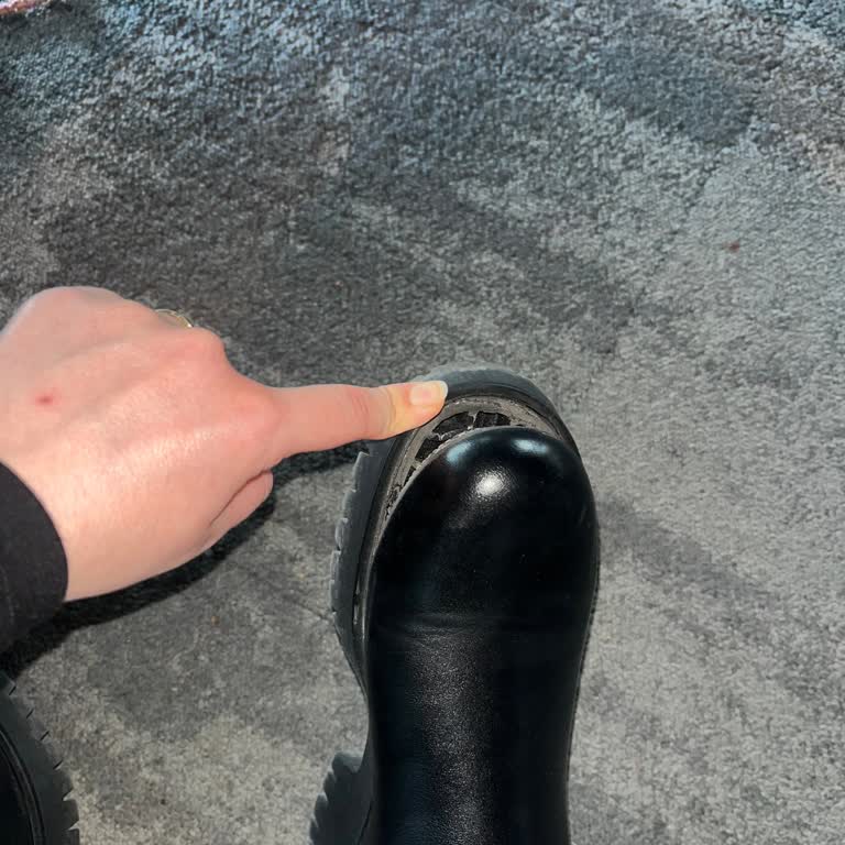 Kısa Sürede Açılan Nine West Botunun Kullanım Hatası İddiası Ve İade Talebi