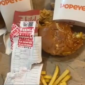 Popeyes Hamburgerden Kurt Çıktı!
