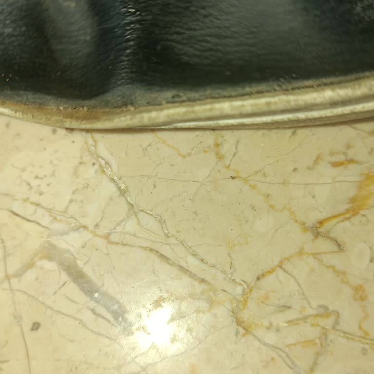 FLO Mağazasından Alınan Ayakkabının Tabanı Hemen Yarıldı