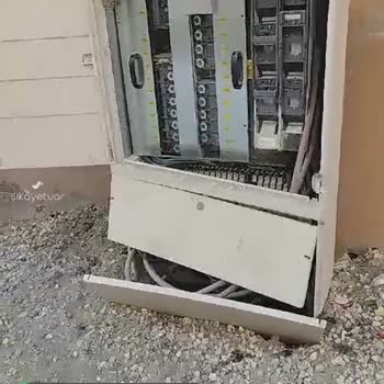Dicle Elektrik Dağıtım Panosu Kırık
