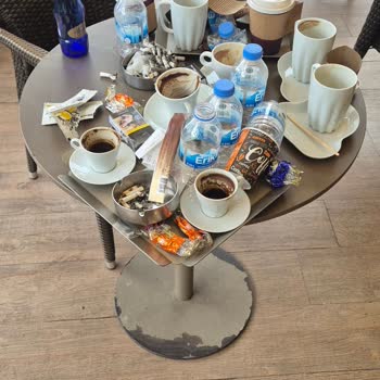 Kozzy Kahve Dünyası’nda Kirli Tabaklar, Çalışan İlgisizliği Ve Uzun Kasa Sırası