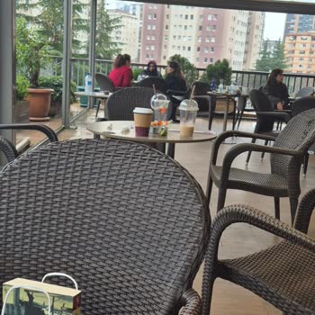 Kozzy Kahve Dünyası’nda Kirli Tabaklar, Çalışan İlgisizliği Ve Uzun Kasa Sırası