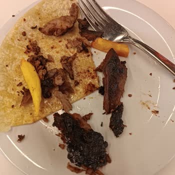 Köfteci Yusuf Halkalı Şubesinde Uzun Bekleme, İlgisiz Personel Ve Yanmış Döner