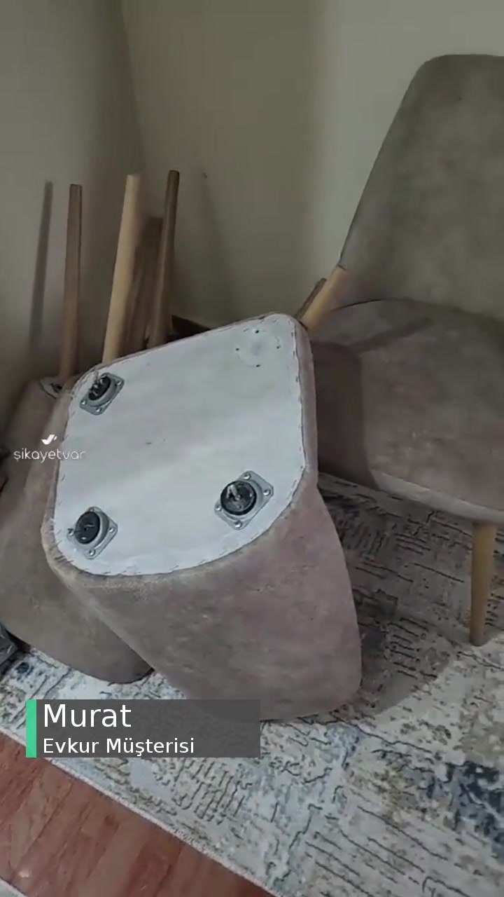 Evkur Avcılar Şubesinden Alınan Sandalyeler Bir Yıl Olmadan Çöp Oldu! videonun kapak resmi