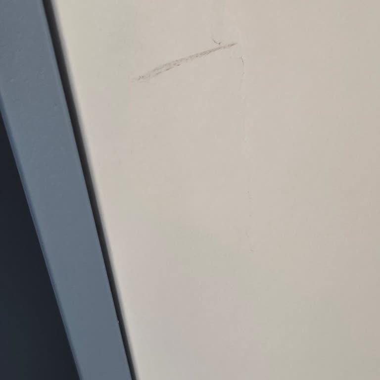 Taşıma Şirketinin Özensizliği Yeni Çocuk Dolabını Zedeledi