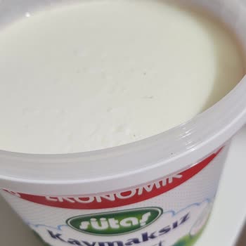 Sütaş Kaynaksız Yoğurtta Böcek Bacağı Ve Siyah Kalıntı Şoku