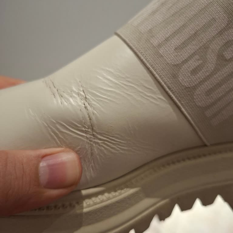 Harley Davidson Kadın Botunda Kısa Sürede Deri Yırtılmaları Ve Mağaza İletişimsizliği