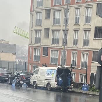 Hamam Caddesi’ndeki Su Aracı Sürekli Park Ederek Alanı İşgal Ediyor