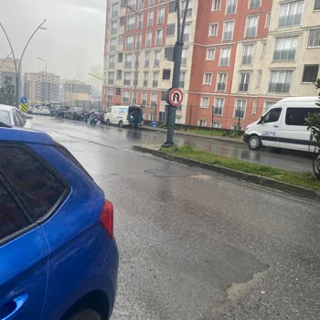 Hamam Caddesi’ndeki Su Aracı Sürekli Park Ederek Alanı İşgal Ediyor