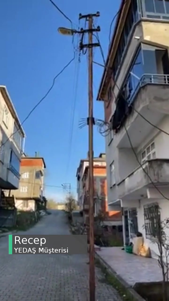 YEDAŞ Elektrik Direği Yok Ortasında Bulunuyor videonun kapak resmi