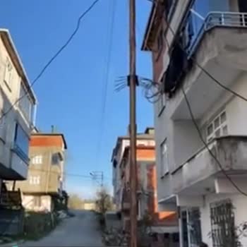 YEDAŞ Elektrik Direği Yok Ortasında Bulunuyor