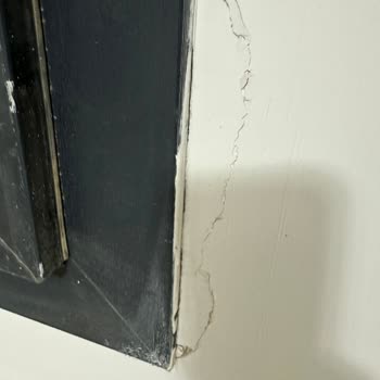 Yıl Yapı’dan Pencere Sızıntısı Ve Duvar Çatlakları İçin Acil Çözüm Talebi