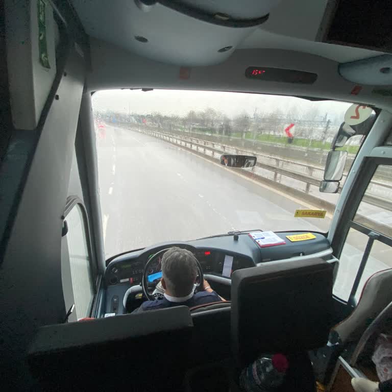 Şoförün Araçta Sigara İçmesi Yolcuların Sağlığını Tehlikeye Attı