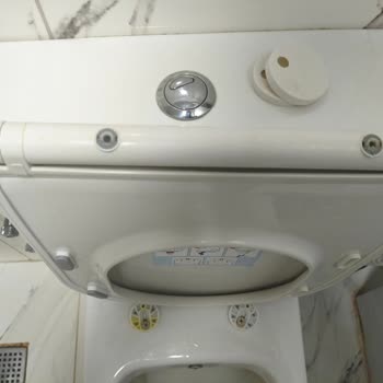 İki Yıl Sonra Kırılan Klozet Kapak Menteşi Ve Ücretsiz Yedek Parça Talebi