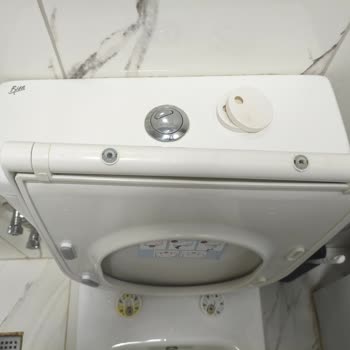 İki Yıl Sonra Kırılan Klozet Kapak Menteşi Ve Ücretsiz Yedek Parça Talebi