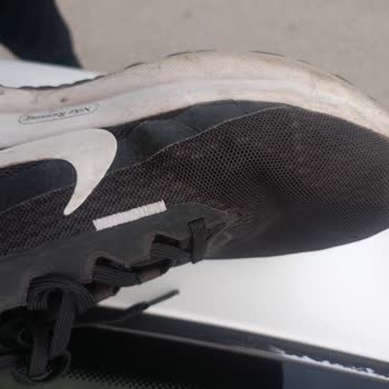 Nike Spor Ayakkabısında Erken İç Bükülme Ve Değişim Talebi