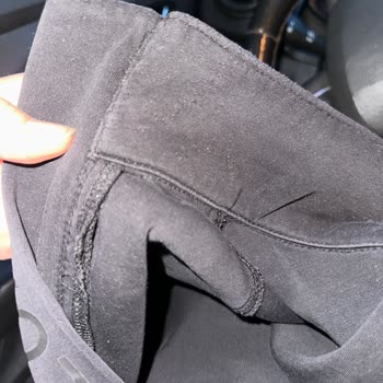 Sık Kullanımda Soyulan Sweatshirt Ve Mağaza Çalışanının Alaycı Cevabı