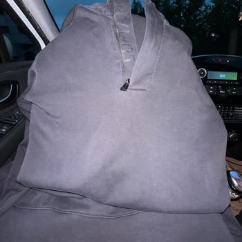 Sık Kullanımda Soyulan Sweatshirt Ve Mağaza Çalışanının Alaycı Cevabı