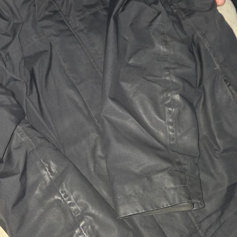 Kısa Sürede Soyulan Mont İçin Lescon Mağazasının İade Reddine Karşı Şikayet