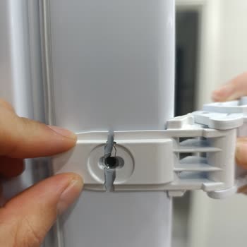 Uğur UE D7272 Derin Dondurucunun Açma Kolu Kırıldı: Ücretsiz Değişim Talebi