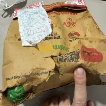 Geciken Sipariş Ve Çamurlu Burger, Kırık Paket, Müşteri Hizmetinin Ciddiyetsiz Yaklaşımı