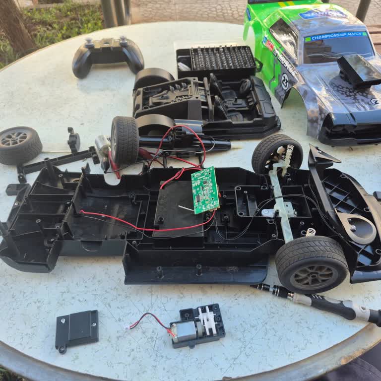 TikTok Canlı Yayından Alınan Uzaktan Kumandalı Araba İlk Gün Bozuldu, Satıcı İade Ve Değişimi Reddetti