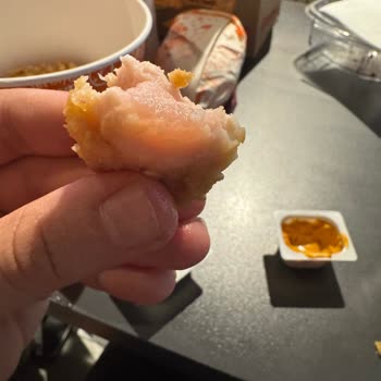 Popeyes Çekmeköy Şubesinde Çiğ Tavuk Servisi Sağlık Riski Oluşturuyor