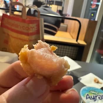 Popeyes Çekmeköy Şubesinde Çiğ Tavuk Servisi Sağlık Riski Oluşturuyor