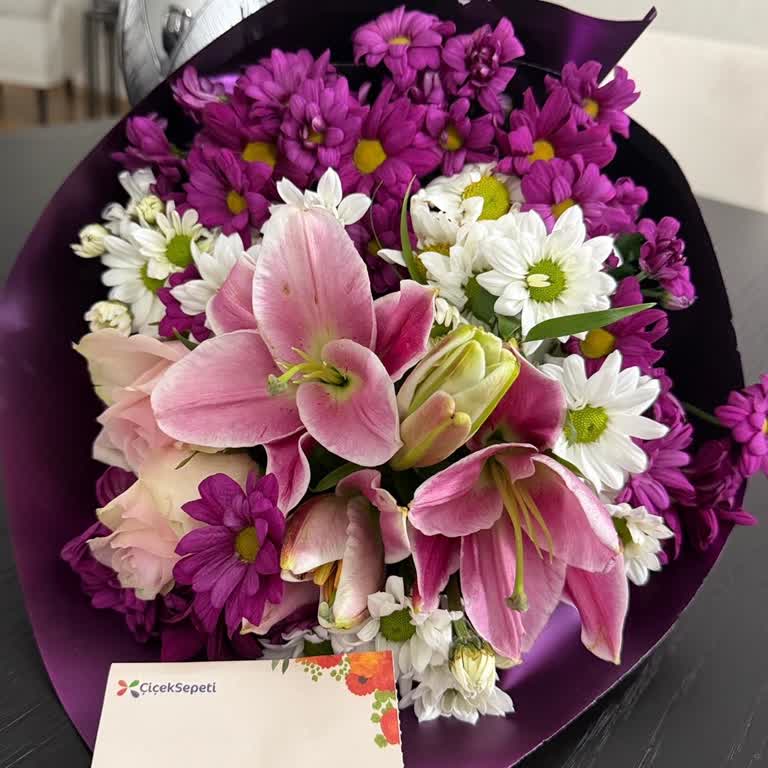 Siparişte Pembe Papatyalar Mor Geldi Ve Fotoğrafla Uyuşmadı