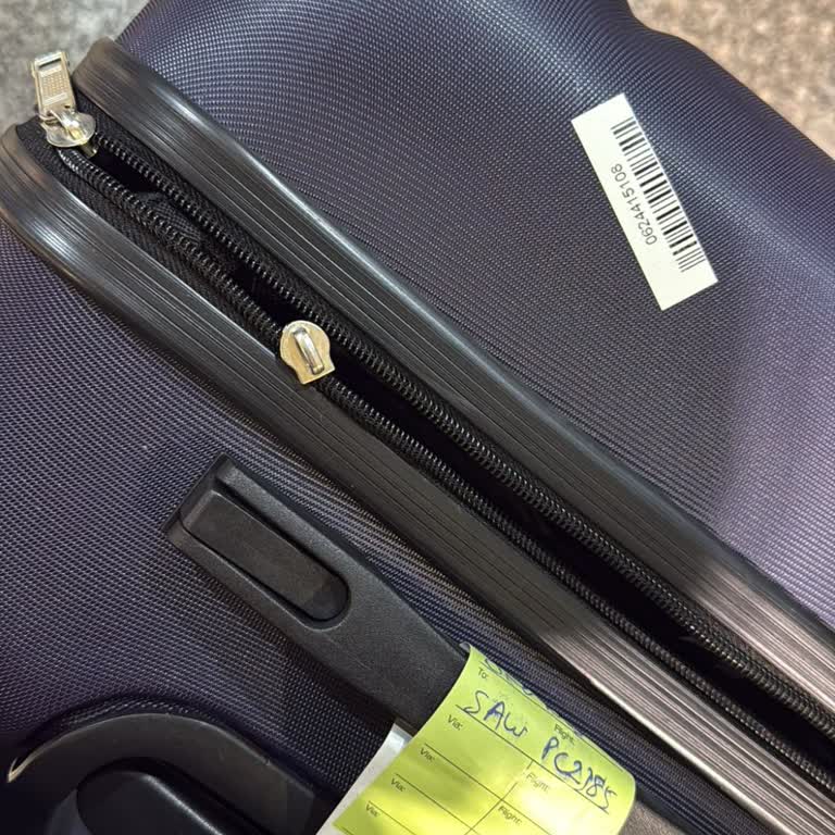 A101 Juno Valizinde Çekme Kolu Ve Fermuar Arızası: İlk Kullanımda Ayıplı Ürün