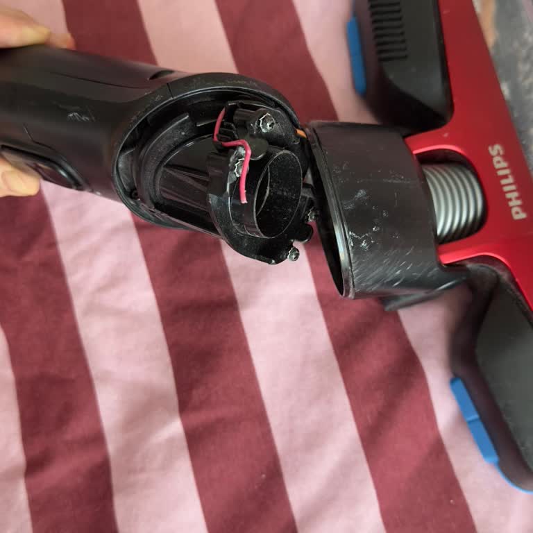 Philips SpeedPro Max Dikey Süpürge Arızaları Ve Değişim Talebi