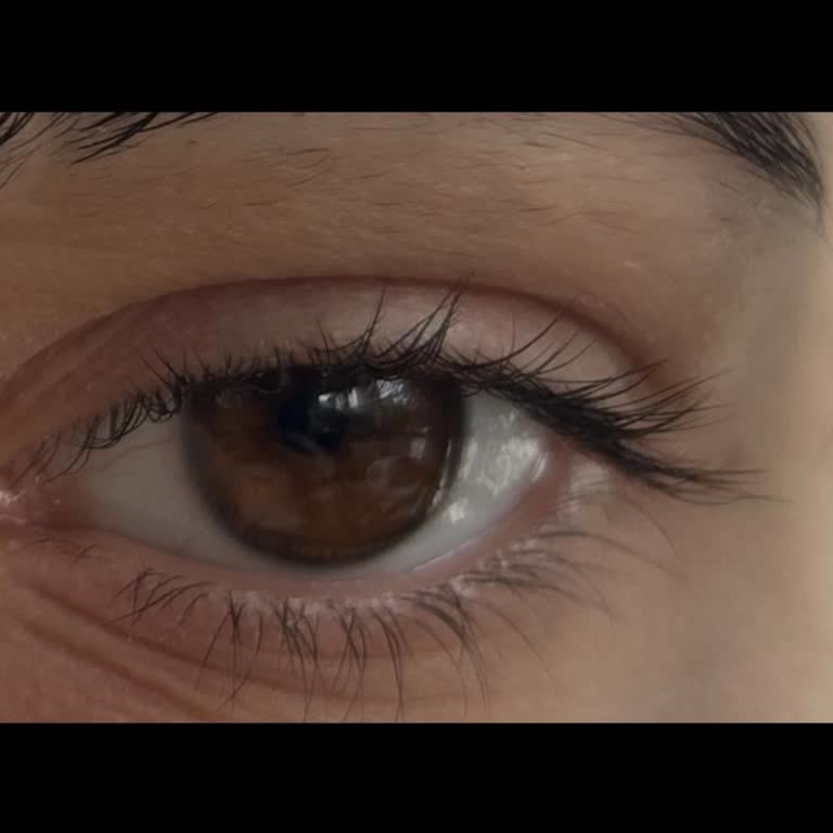 Hijyen Eksikliği Ve Kalitesiz Uygulamalarla Kirpik Ve Oje İşlemlerinde Ağrı Ve Hayal Kırıklığı